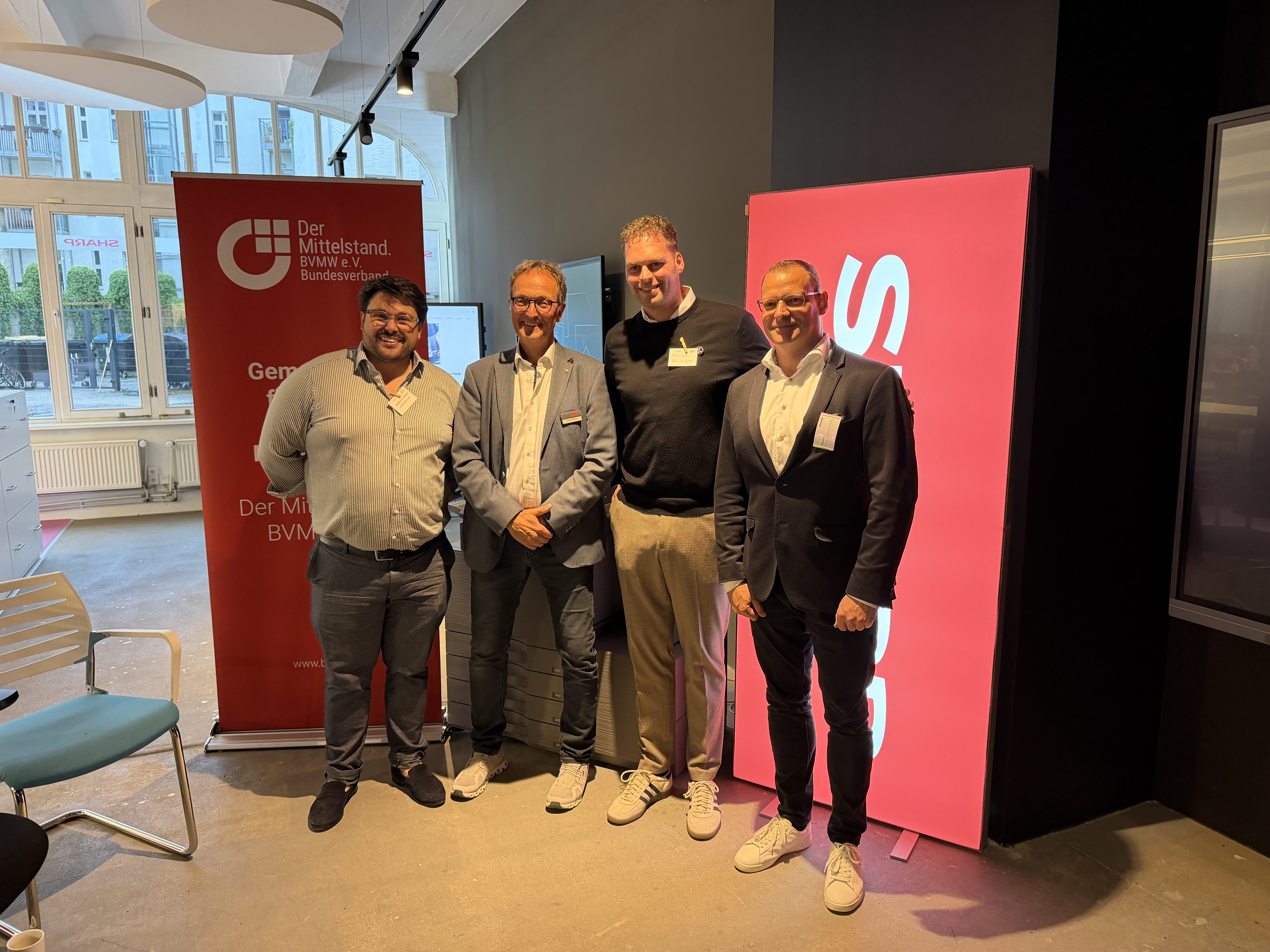 Live Hacking Berlin mit Werner Francis Reineke bei Sharp Business Systems Deutschland