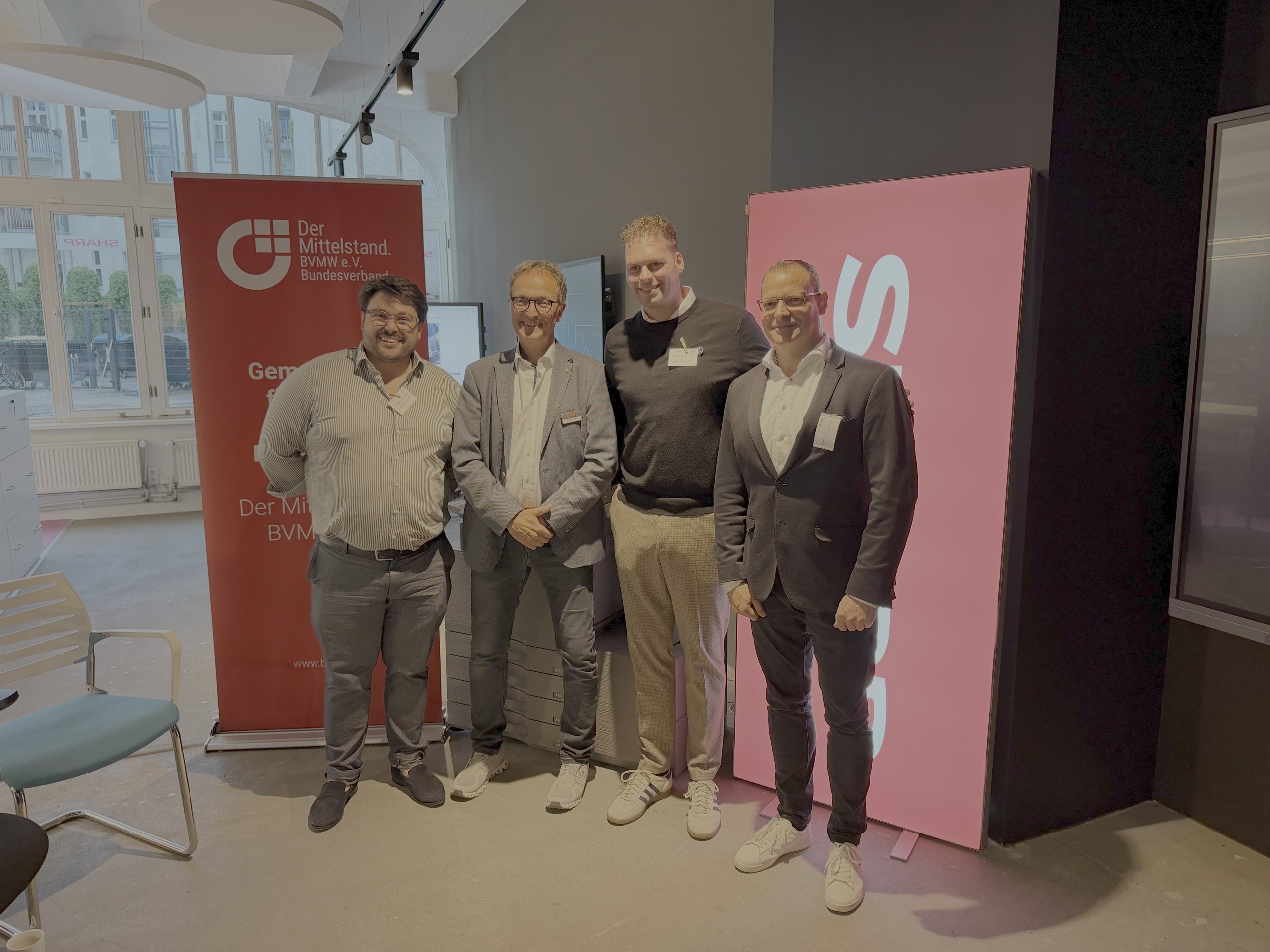 Live Hacking Berlin mit Werner Francis Reineke bei Sharp Business Systems Deutschland